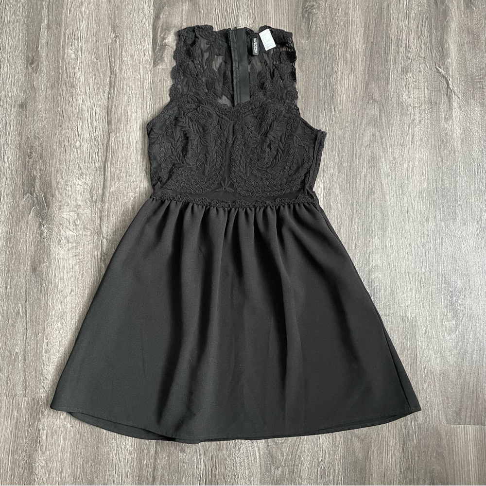 Black lace Sleeveless Mini Dress (6 XS)